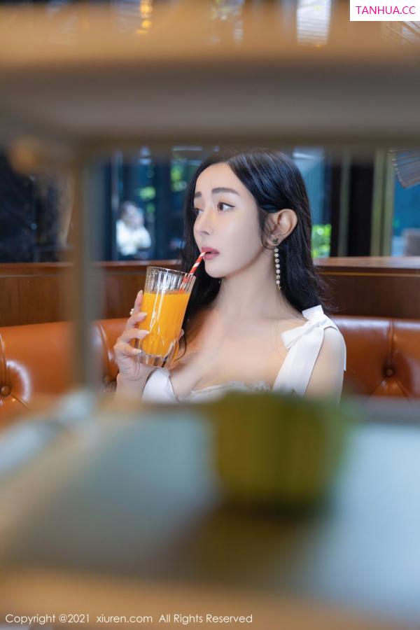 允薾  [XiuRen]高清写真图 2021.11.02 No.4155 允薾第7张图片